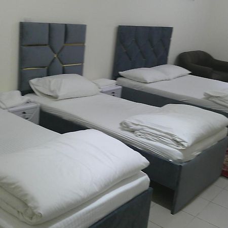Ruby Star Hostel Dubai F2 Buitenkant foto