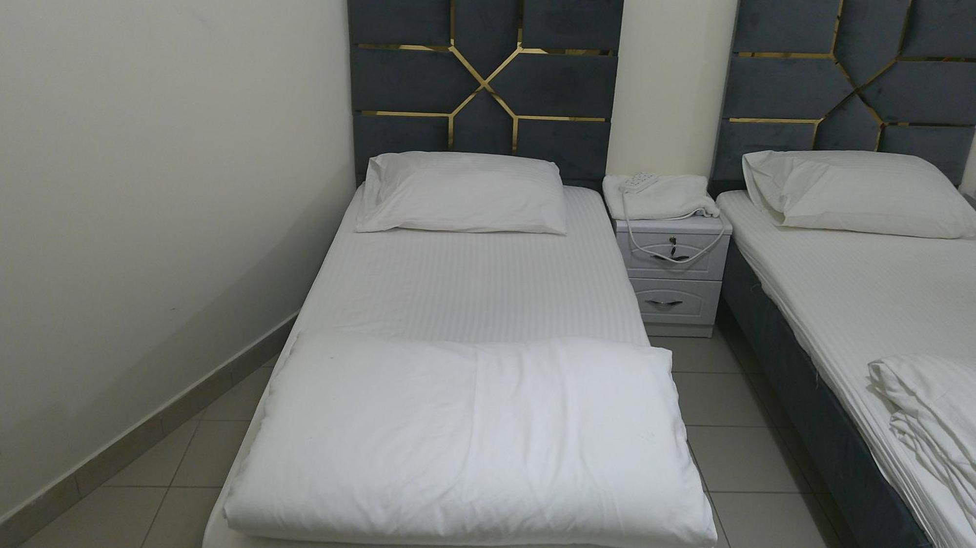 Ruby Star Hostel Dubai F2 Buitenkant foto